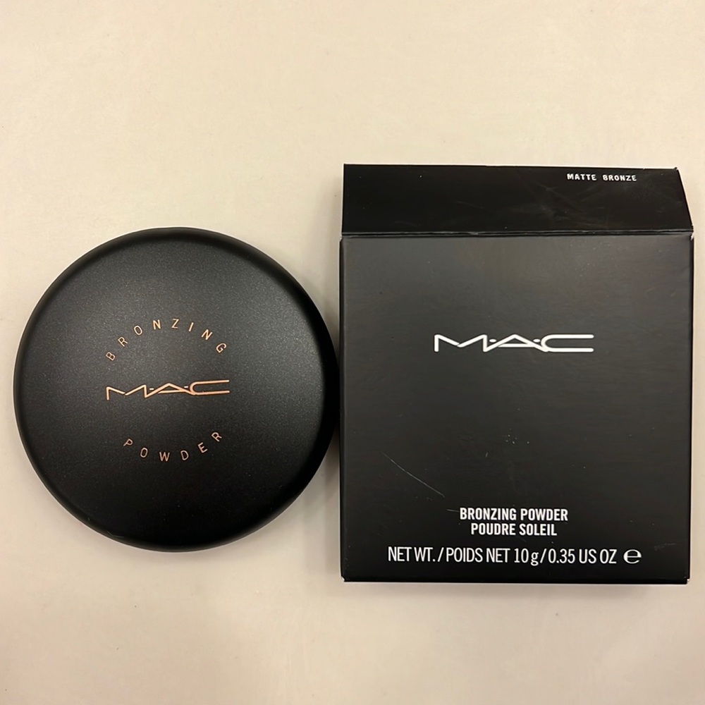 MAC bronzing powder